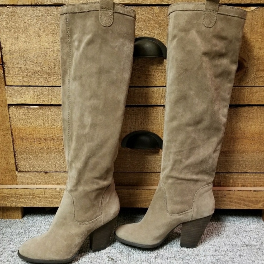Vince Camuto Braden tan suede boots size 5.5
